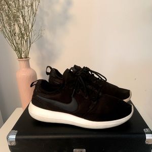 All Black Nike Shoes